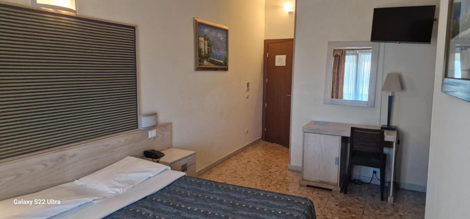 Hotel Chopin Fiumicino Esterno foto