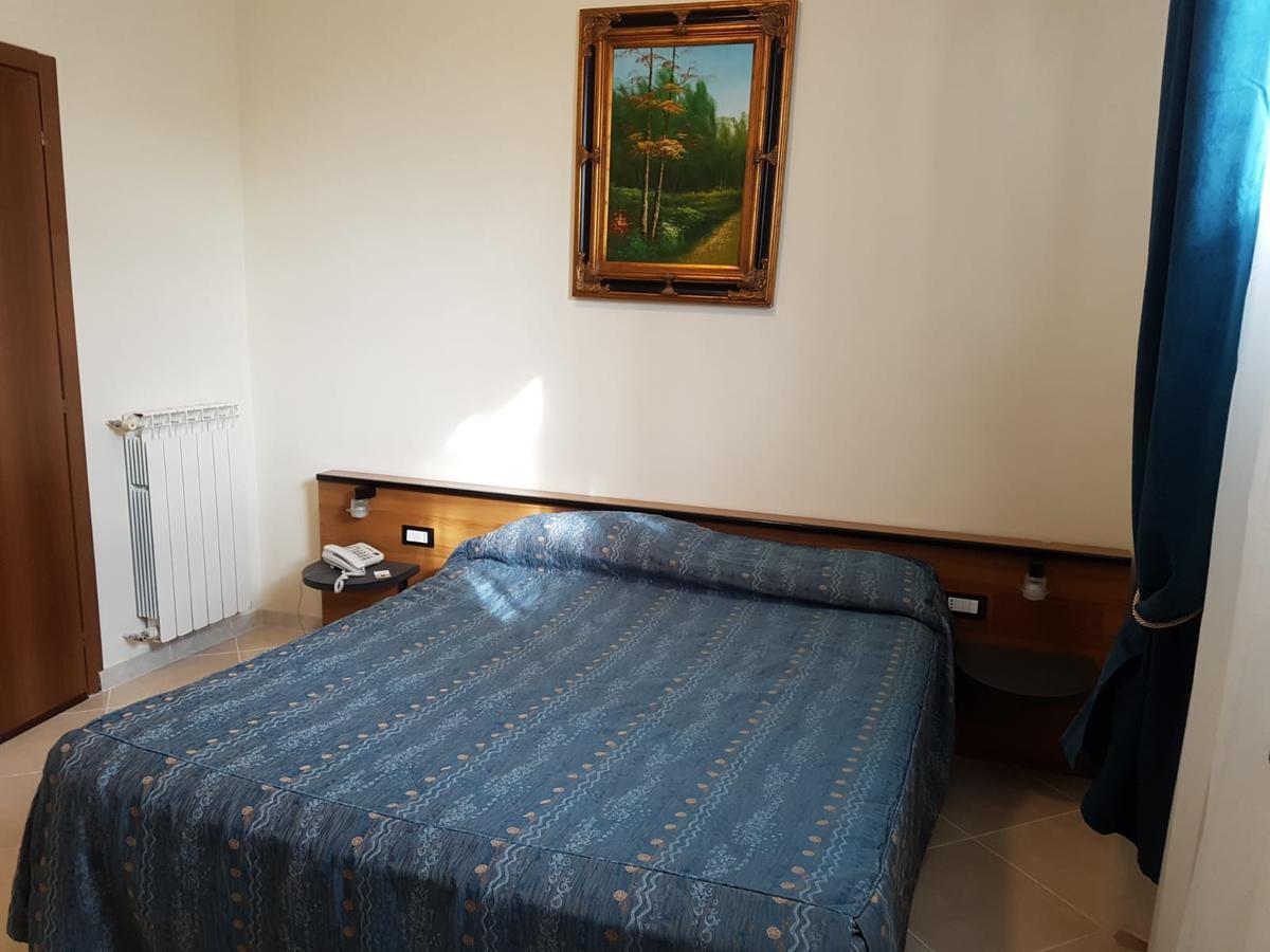 Hotel Chopin Fiumicino Esterno foto