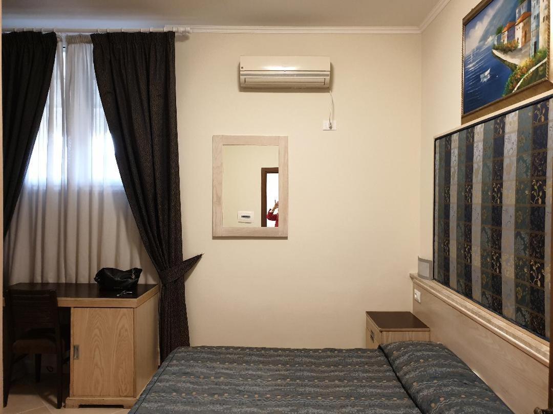 Hotel Chopin Fiumicino Esterno foto