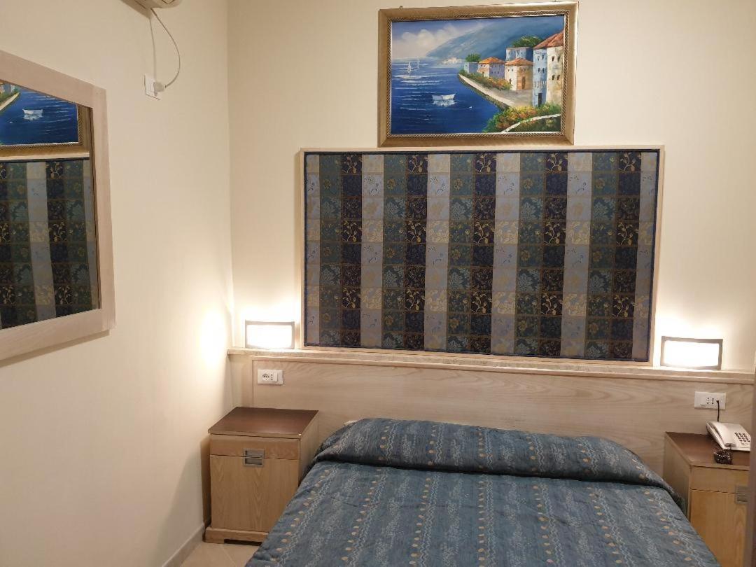 Hotel Chopin Fiumicino Esterno foto
