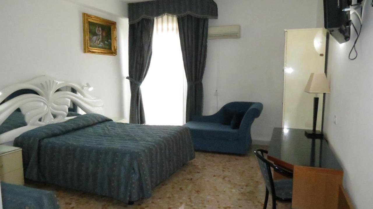 Hotel Chopin Fiumicino Esterno foto