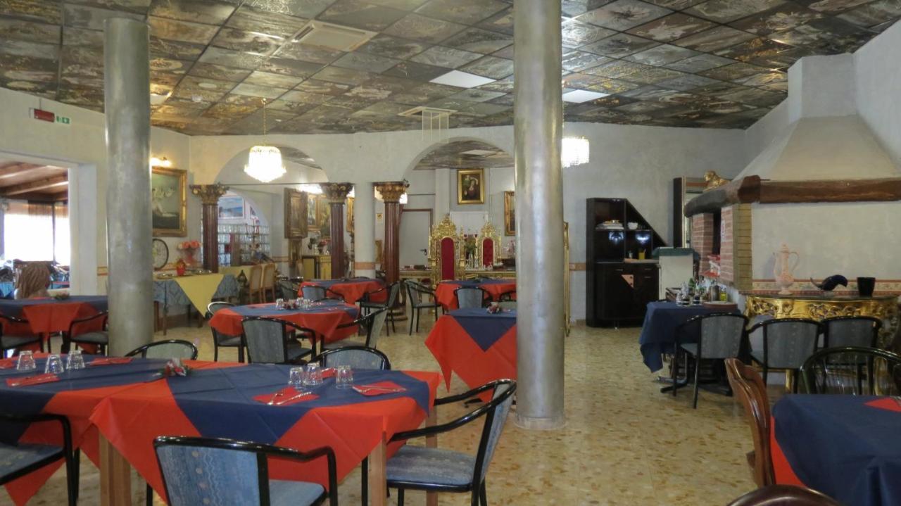 Hotel Chopin Fiumicino Esterno foto
