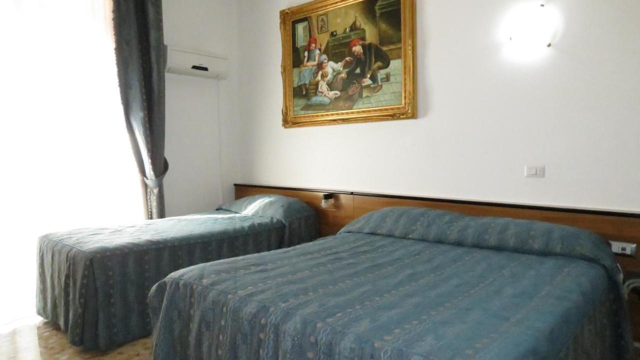 Hotel Chopin Fiumicino Esterno foto