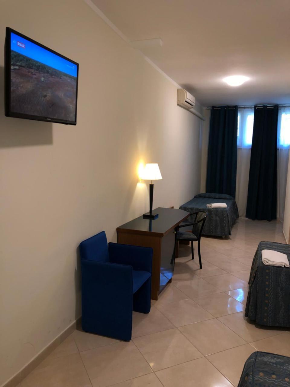 Hotel Chopin Fiumicino Esterno foto
