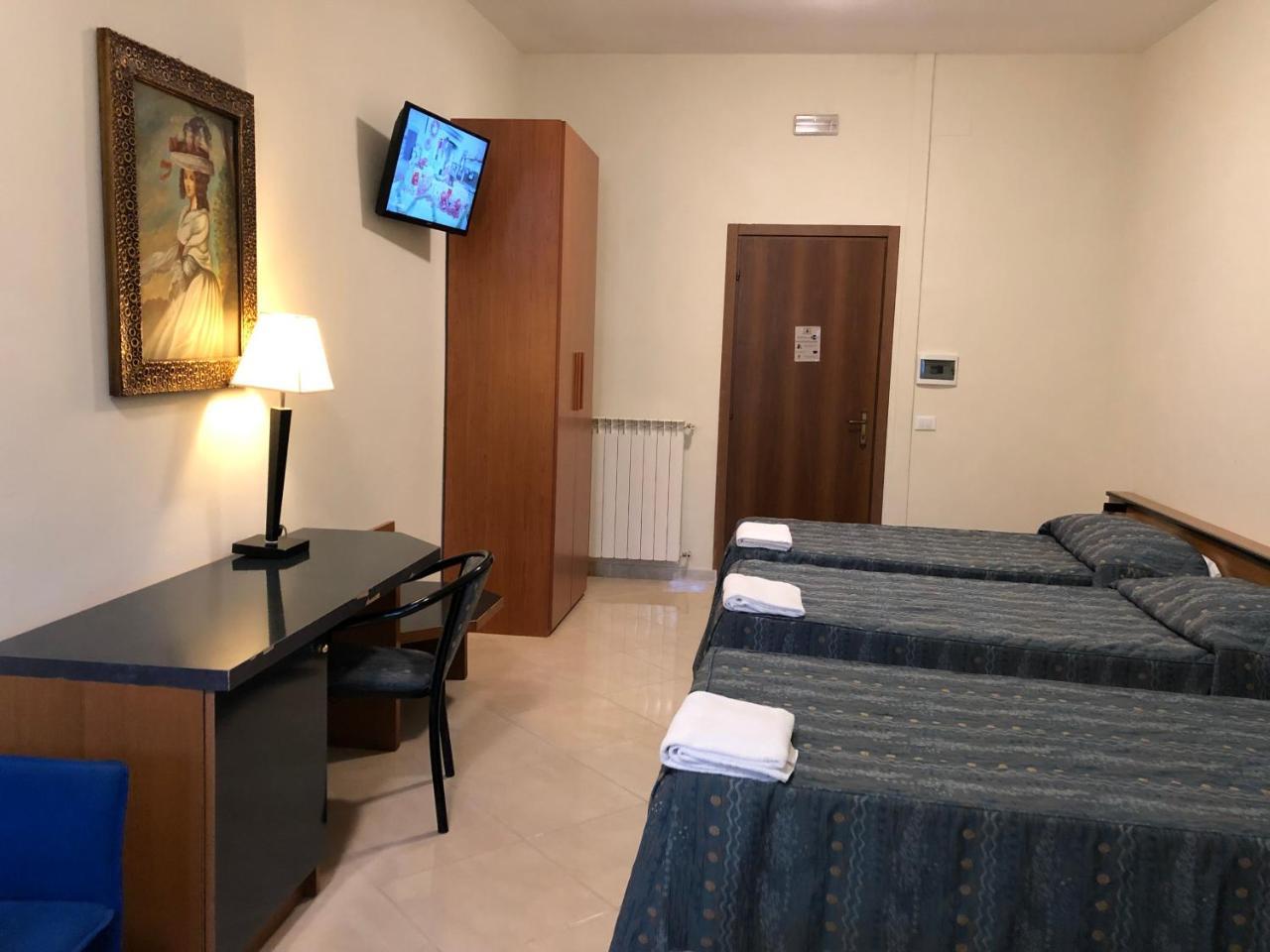 Hotel Chopin Fiumicino Esterno foto
