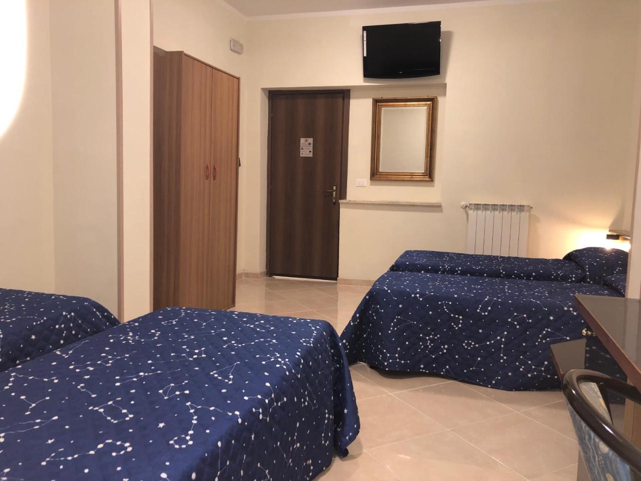 Hotel Chopin Fiumicino Esterno foto