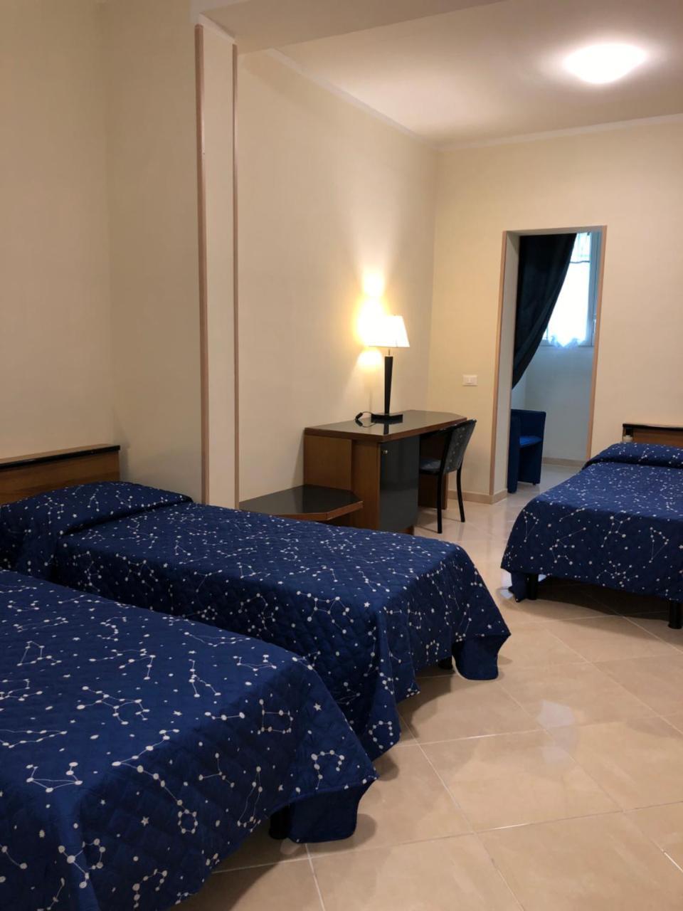 Hotel Chopin Fiumicino Esterno foto