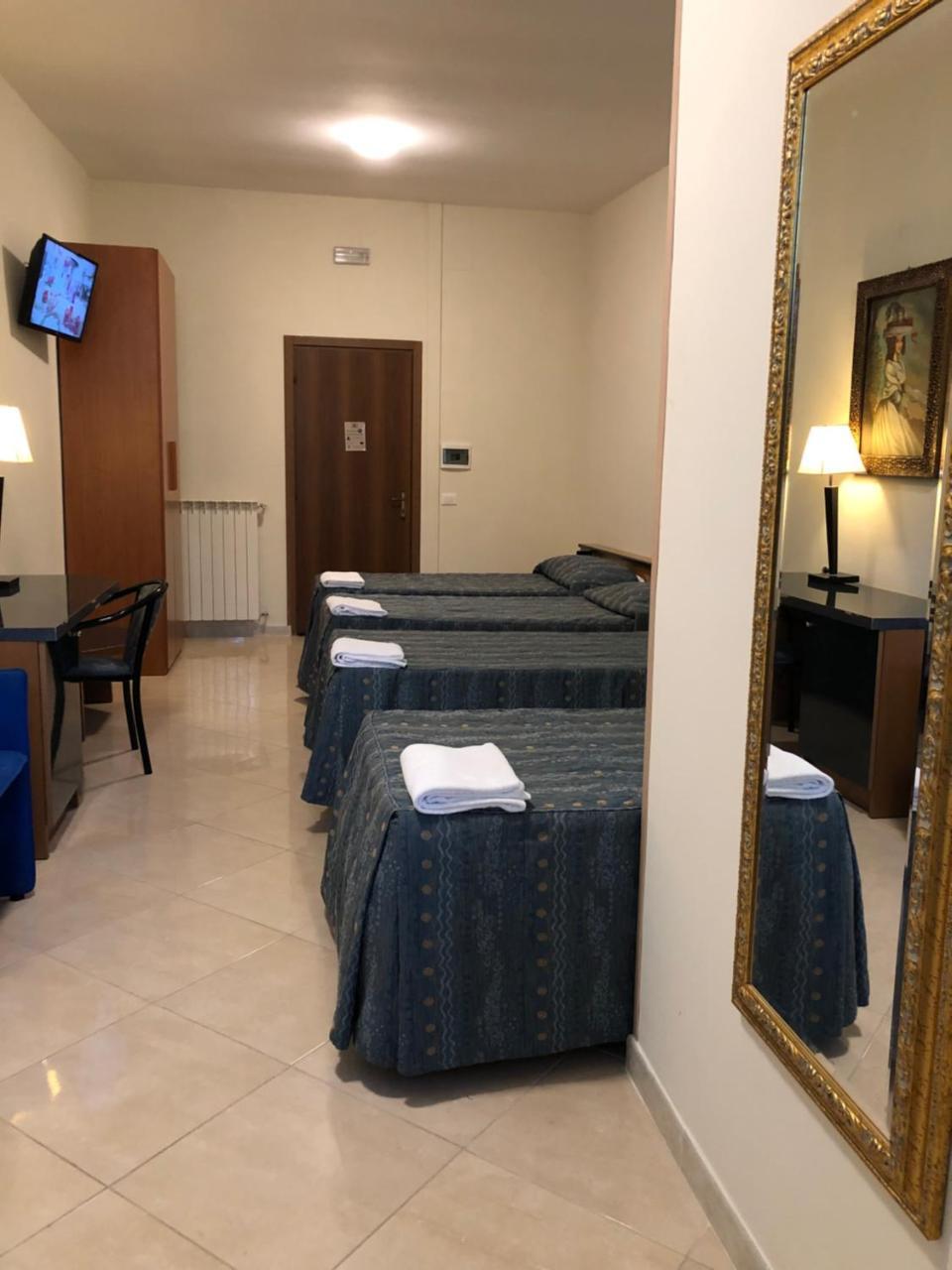 Hotel Chopin Fiumicino Esterno foto