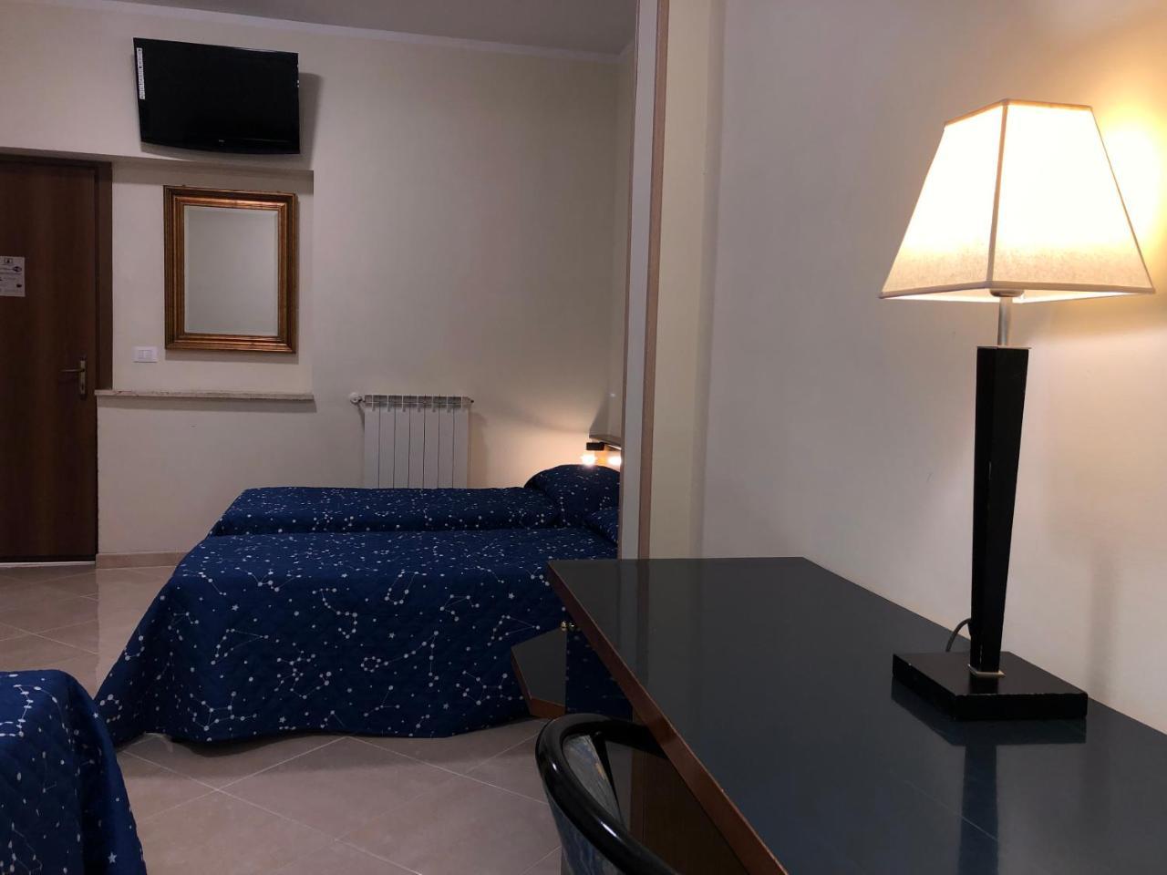 Hotel Chopin Fiumicino Esterno foto