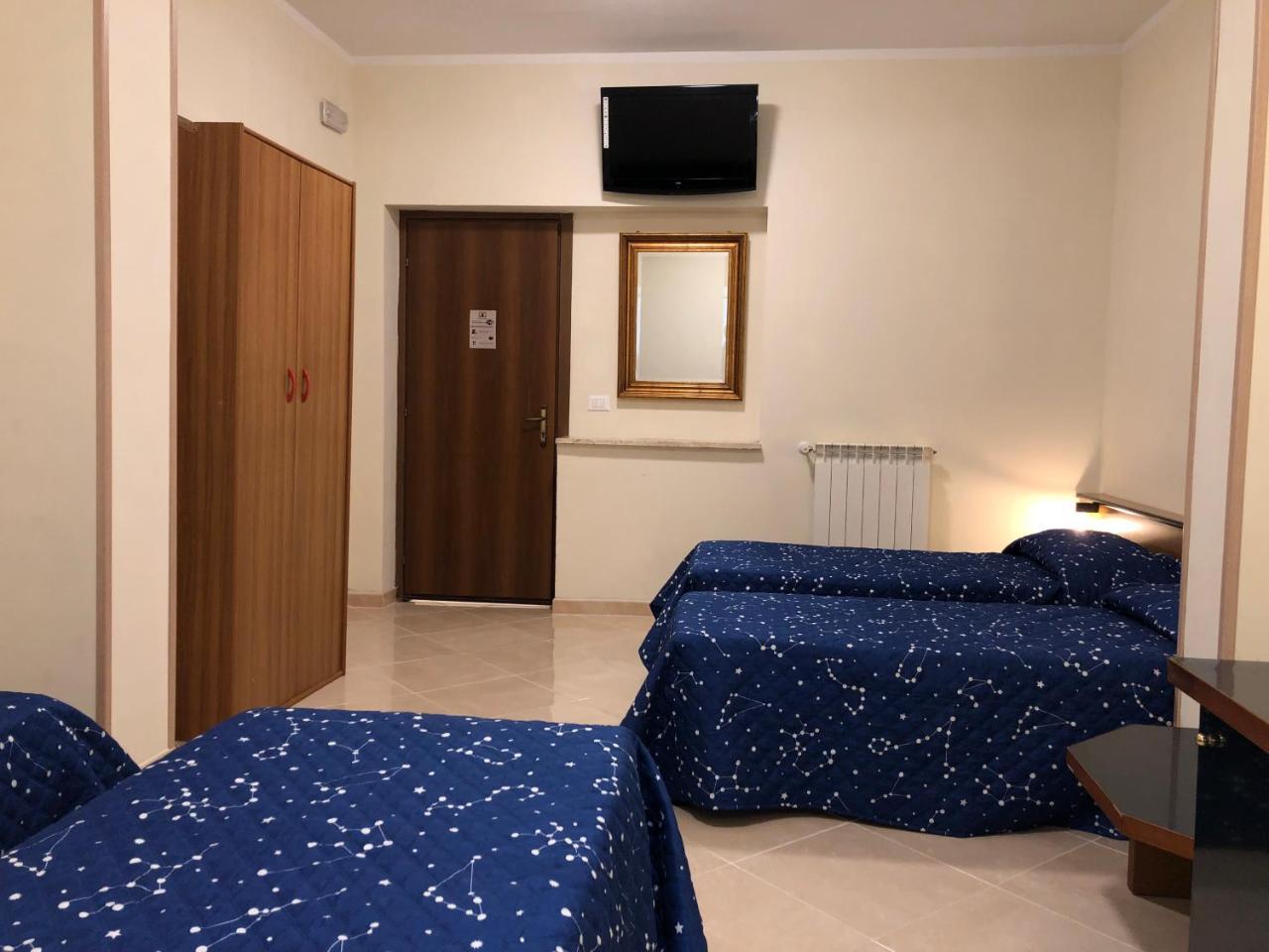 Hotel Chopin Fiumicino Esterno foto