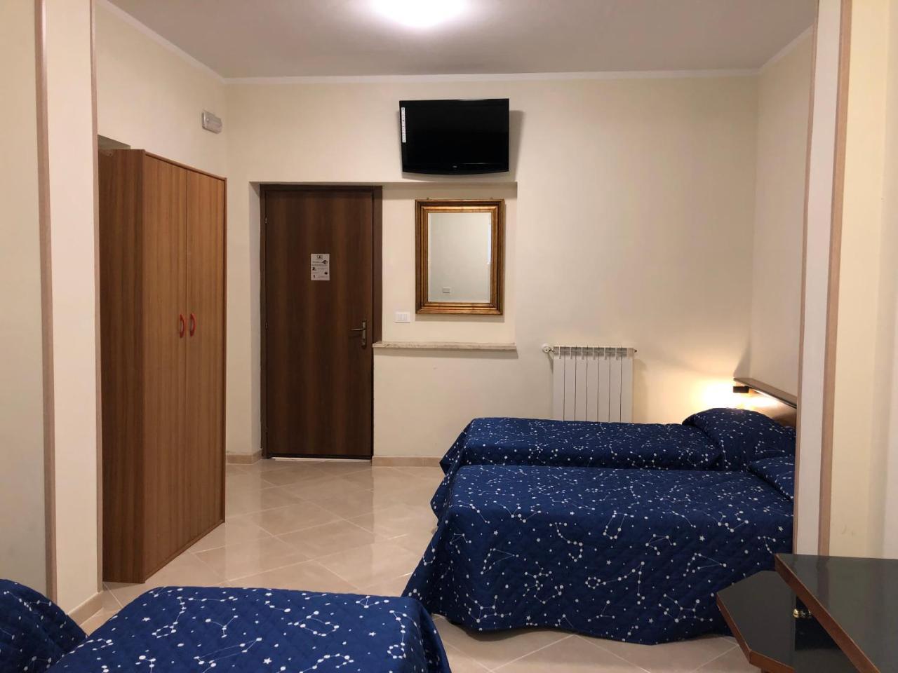 Hotel Chopin Fiumicino Esterno foto