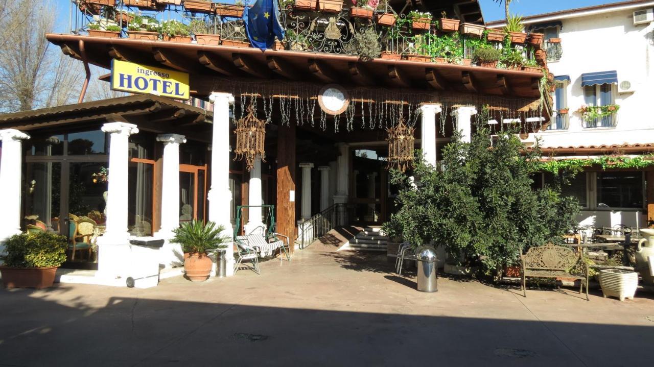Hotel Chopin Fiumicino Esterno foto