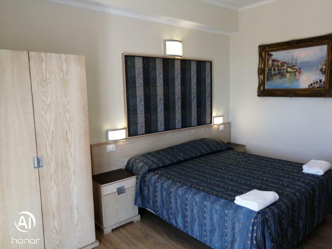 Hotel Chopin Fiumicino Esterno foto