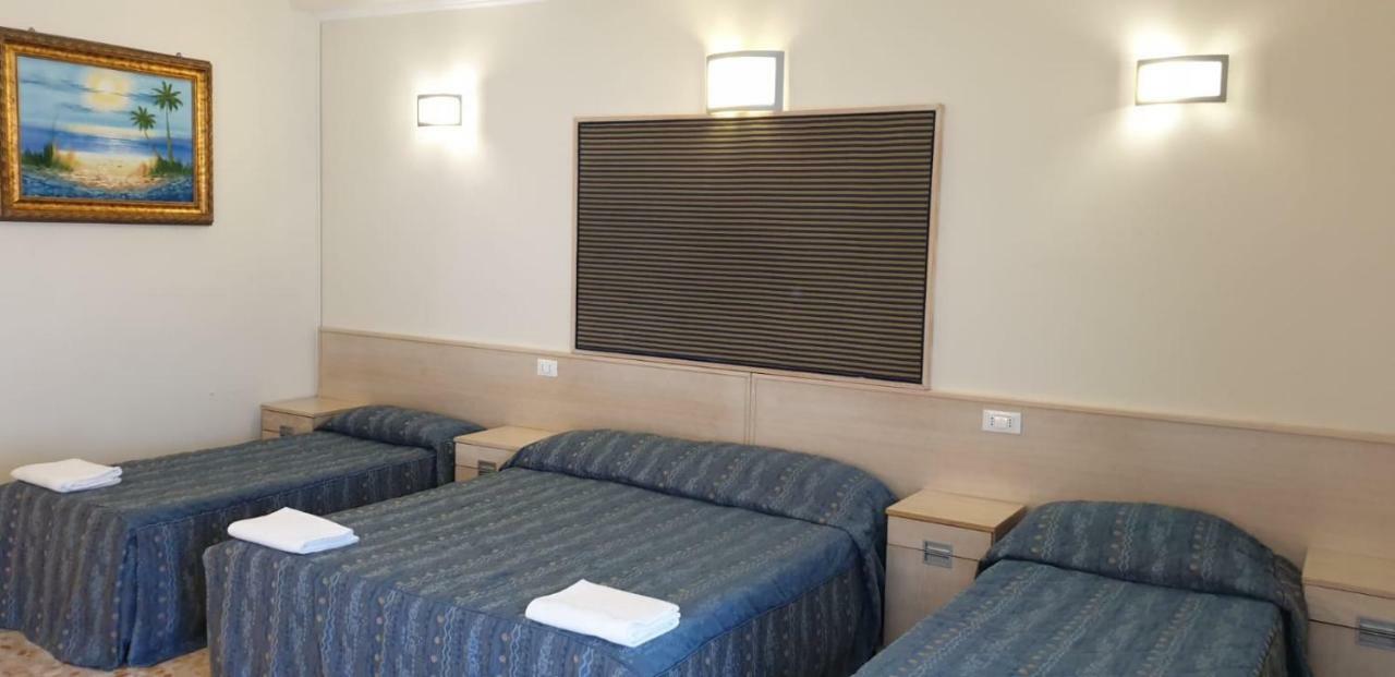 Hotel Chopin Fiumicino Esterno foto