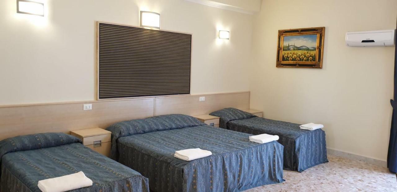 Hotel Chopin Fiumicino Esterno foto